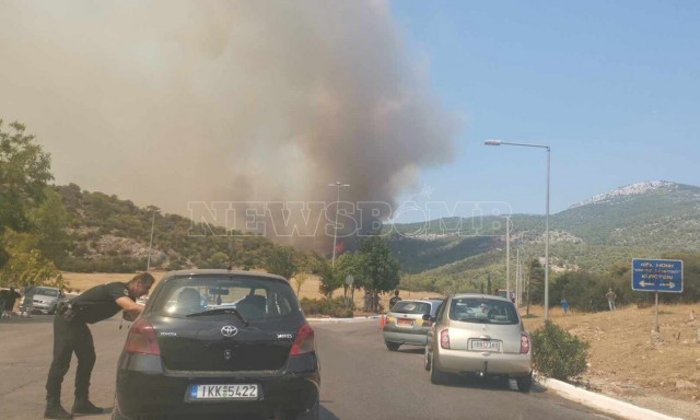 Φωτιά στη Φυλή: Ποιοι δρόμοι είναι κλειστοί λόγω της πυρκαγιάς