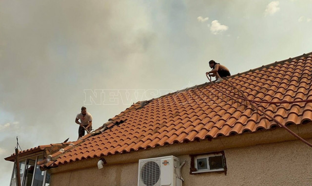 Φωτιά στη Φυλή: Ηλικιωμένοι με κινητικά προβλήματα εγκλωβισμένοι στα σπίτια τους