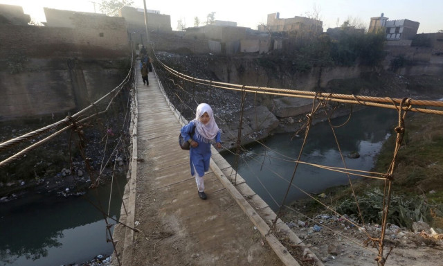 Πακιστάν: Παιδιά «κρεμασμένα» στον αέρα σε ύψος 274 μέτρων - Έσπασε το καλώδιο του τελεφερίκ