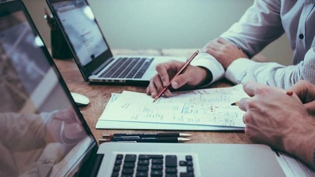 Οι ρυθμίσεις που προωθούνται στα εργασιακά: Τι προβλέπει το νομοσχέδιο του υπουργείου Εργασίας