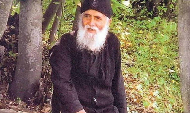 Γέροντας Παϊσιος για τις πυρκαγιές: «Σκαμπίλι από την Παναγιά»