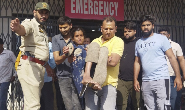 Ινδία: Τουλάχιστον 26 εργάτες νεκροί από την κατάρρευση σιδηροδροιμικής γέφυρας