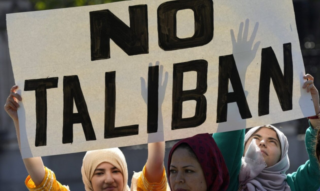 Οι Ταλιμπάν εμπόδισαν 100 Αφγανές να ταξιδέψουν στα Εμιράτα: Θα λάμβαναν υποτροφία για σπουδές