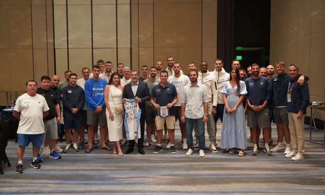 Επίσκεψη του Έλληνα πρέσβη στις Φιλιππίνες στην Εθνική ομάδα