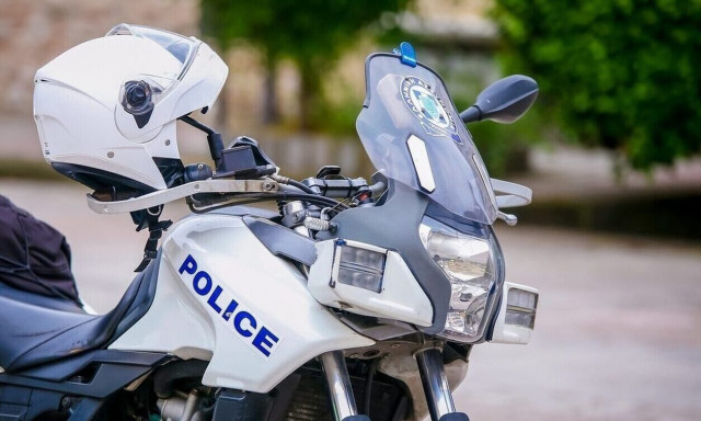 Θεσσαλονίκη: Διέρρηξε φούρνο και απείλησε αστυνομικούς με κατσαβίδια για να ξεφύγει