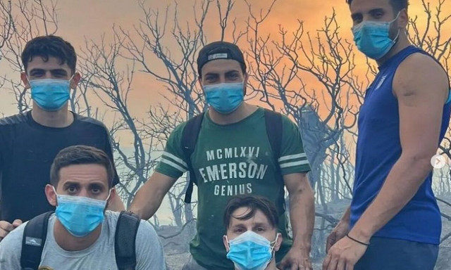 Φωτιές στην Ελλάδα: Οι ποδοσφαιριστές του Πανθρακικού στη «μάχη» με τις φλόγες