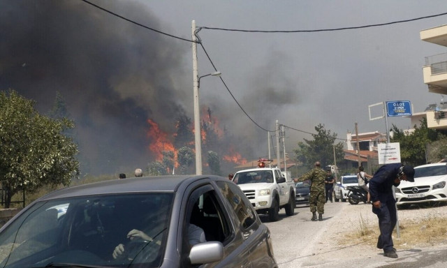 Ποιοι δρόμοι είναι κλειστοί λόγω της πυρκαγιάς στην Πάρνηθα