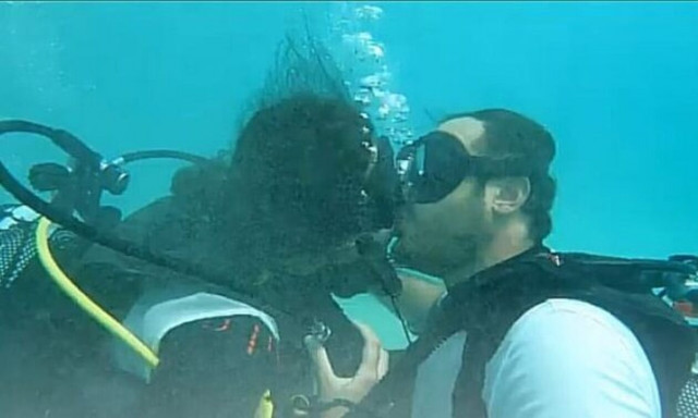 Αντάλλαξαν όρκους παντοτινής αγάπης στον βυθό της Αλοννήσου