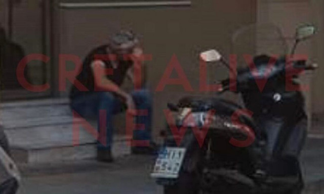 Ηράκλειο: Περίμενε να δει από κοντά τον 22χρονο «πιστολέρο» ο πατέρας του Νίκου