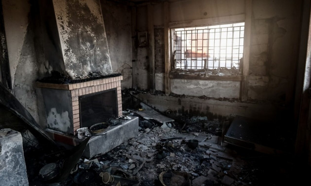 Φωτιά στην Πάρνηθα: Δάκρυα και πόνος πάνω στις περιουσίες που κάηκαν