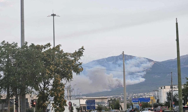 Φωτιά στην Πάρνηθα: Ξεκίνησαν οι εναέριες ρίψεις - Φόβοι ξανά για Αγία Παρασκευή