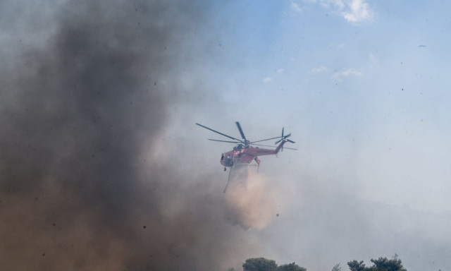 Αρτοποιός: Δύσκολη η κατάσταση στην Πάρνηθα - Τo «φαινόμενο της καμινάδας» αναζωπύρωσε τη φωτιά