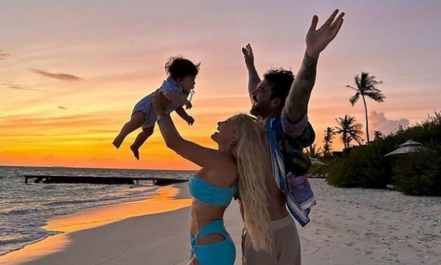 Ιωάννα Τούνη: Αγκαλιά με τον Δημήτρη Αλεξάνδρου και τον γιο τους στη Ρόδο