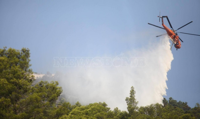 Φωτιά στην Πάρνηθα: Ενεργό το μέτωπο στο Φρούριο της Φυλής - Ισχυρές επίγειες και εναέριες δυνάμεις