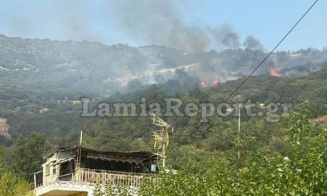 Καιρός: Ξαφνική βροχή στη Μακρακώμη - Υπό έλεγχο η φωτιά στη Βίτωλη