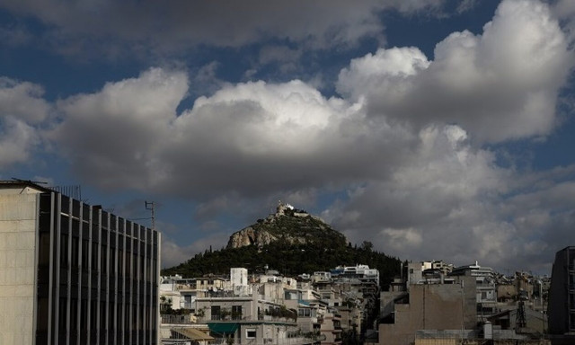 Καιρός: Συννεφιασμένη Κυριακή με μελτέμια, βροχές και καταιγίδες, αλλά και υψηλό κίνδυνο πυρκαγιάς