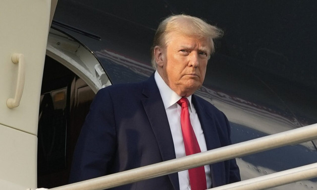 Ντόναλντ Τραμπ: Πώς μετατρέπει την φωτογραφία από τη φυλακή σε όπλο επικοινωνιακής πολιτικής