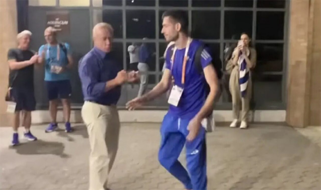 Μίλτος Τεντόγλου: Εξηγεί γιατί δεν χαιρέτησε τον γραμματέα του ΣΕΓΑΣ κατά την επιστροφή του