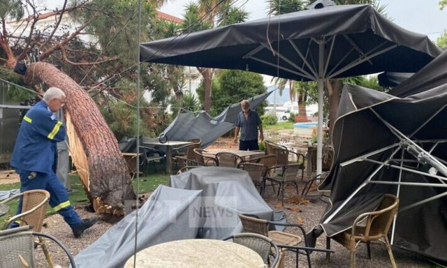 Καλαμάτα:  Ζημιές σε αυτοκίνητα και καταστήματα προκάλεσε ξαφνικό μπουρίνι