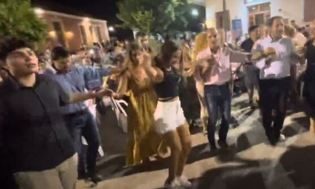 Η Κρητικοπούλα που έλαμψε με το χορό της σε πανηγύρι στο Αμάρι!