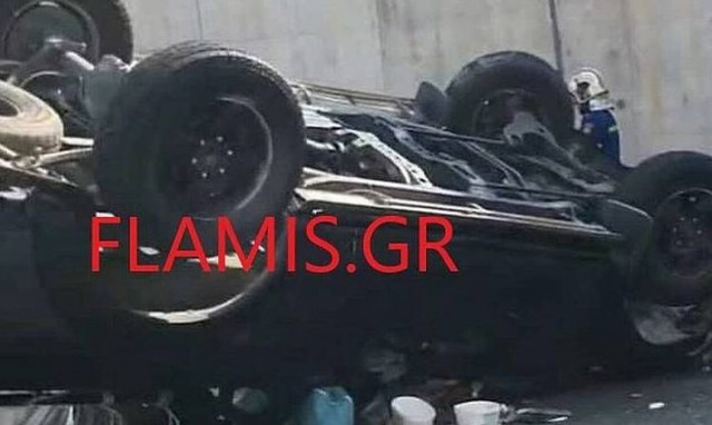 Τραγωδία στην Ολυμπία Οδό: Γυναίκα σκοτώθηκε όταν αυτοκίνητο χτύπησε σε μπάρες και τούμπαρε
