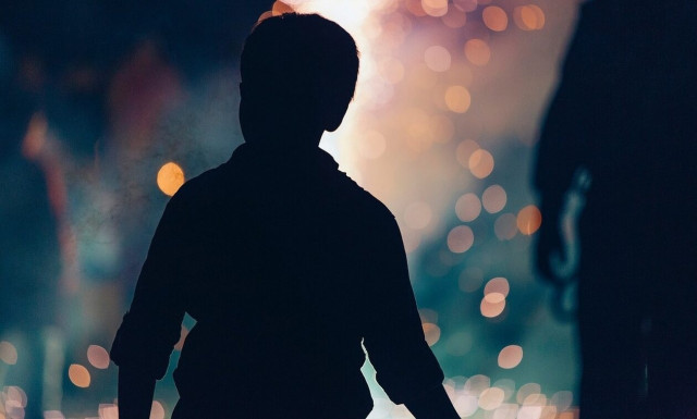 Αναστάτωση στη Λάρισα: Παιδάκι μόνο και γυμνό από τη μέση και πάνω περιφερόταν στον Βρυότοπο