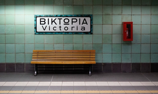 Νεκρή η γυναίκα που έπεσε στις γραμμές του ΗΣΑΠ στη Βικτώρια