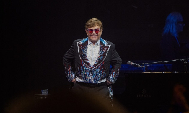 Έλτον Τζον: Στο νοσοκομείο ο θρυλικός τραγουδιστής