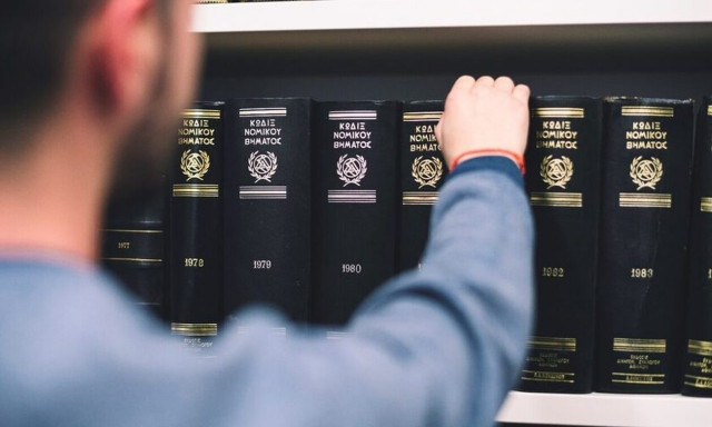 Οι σπουδές νομικής διαπλάθουν τους αυριανούς νομοθέτες