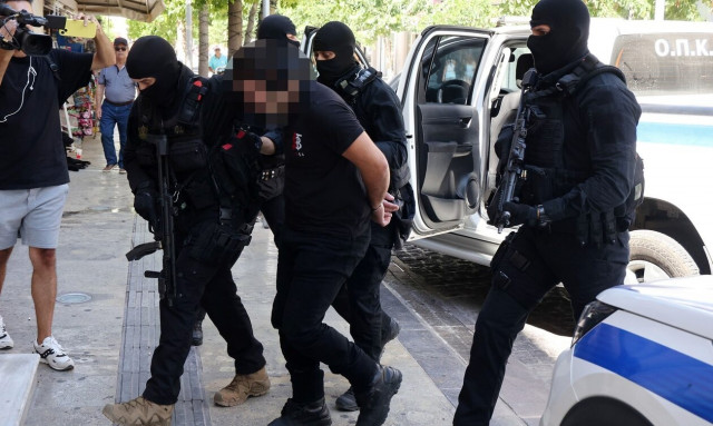 Ηράκλειο: Έφτασε στα Δικαστήρια ο 22χρονος που πυροβόλησε στο κεφάλι τον 29χρονο Νίκο