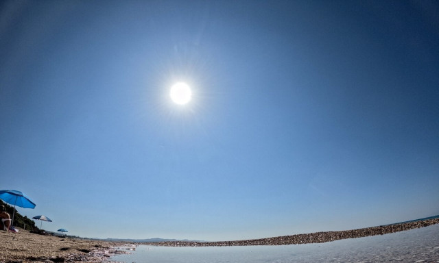 Καιρός: Η θερμοκρασία ξεπέρασε τους 38 βαθμούς - Πέφτει το θερμόμετρο την Τρίτη