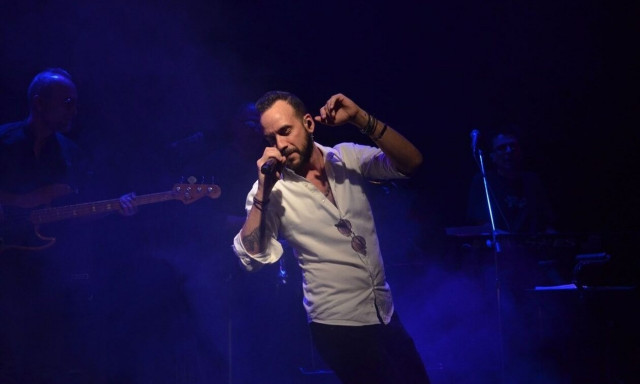 Ο Πάνος Μουζουράκης στο Βεάκειο Θέατρο Πειραιά