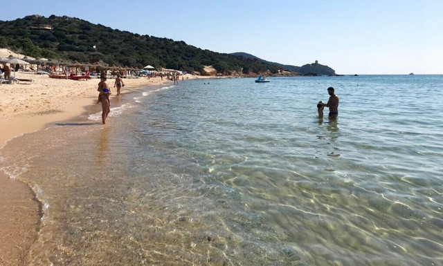 Συνελήφθη Γάλλος τουρίστας που προσπάθησε να φύγει από τη Σαρδηνία με 41 κιλά βότσαλα