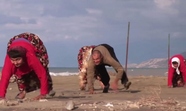 Οικογένεια που περπατά στα τέσσερα μπερδεύει τους επιστήμονες: «Δεν πρέπει να υπάρχουν»