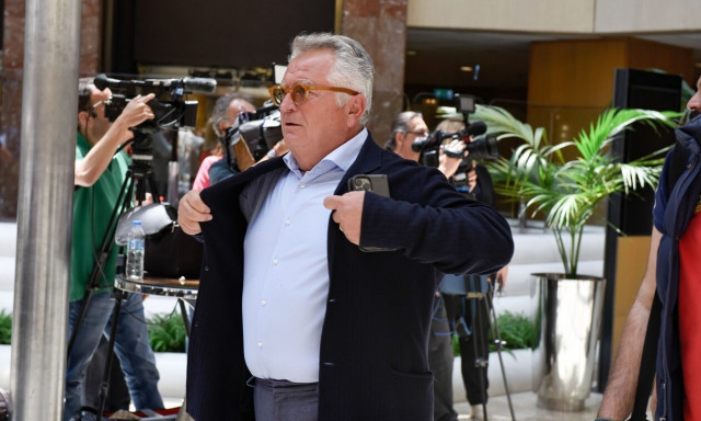 Ο εφοπλιστής Γιάννης Καραγιώργης επιτέθηκε με γροθιές στον δημοσιογράφο Γιώργο Παπαχρήστο