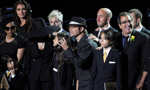 Μάικλ Τζάκσον: Το σόου την ημέρα που θα γιόρταζε τα 65α γενέθλιά του και η συγκίνηση των γιων του