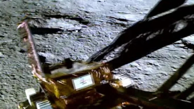 Οι πρώτες εικόνες που κατέγραψε ινδικό διαστημόπλοιο στον νότιο πόλο της Σελήνης (vid)