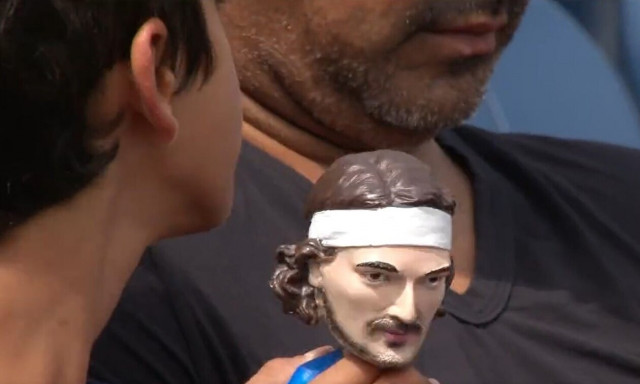 US Open: Έλληνας πιτσιρικάς με κουκλάκι Τσιτσιπά