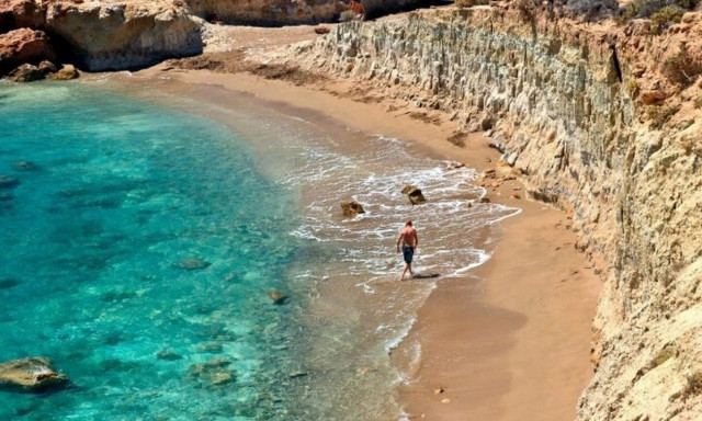 Άργιλος: Η παραλία της Κρήτης όπου μπορείτε να κάνετε φυσικό σπα