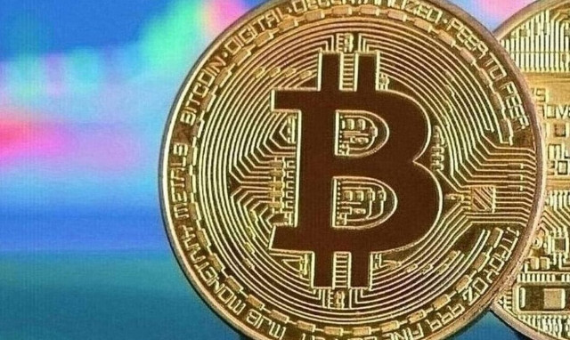 Bitcoin: Προσπάθεια να κρατηθεί στα 27.000 δολάρια