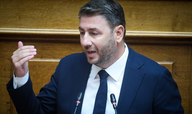 Φραστικό επεισόδιο Ανδρουλάκη - Μητσοτάκη στη Βουλή