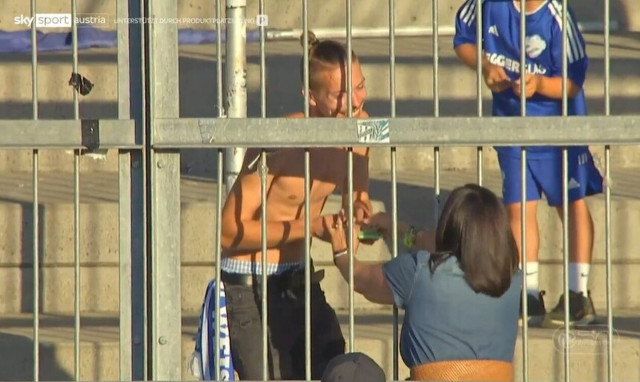 Μυθική κίνηση προέδρου! Έδωσε λεφτά στους οπαδούς να πάρουν μπύρες και να γιορτάσουν τη νίκη! (vid)