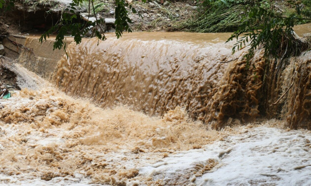 Κακοκαιρία: Μετά τις πυρκαγιές, έρχονται οι καταιγίδες - Φόβοι για πλημμύρες σε πολλές περιοχές