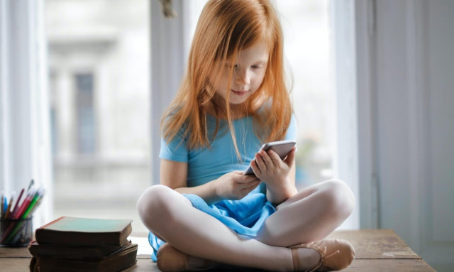 Η πρώτη πόλη στον κόσμο που απαγορεύει στα παιδιά να έχουν κινητό τηλέφωνο