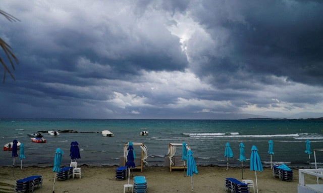 Κακοκαιρία Daniel: Ξεκίνησε η κάθοδος της «ψυχρής λίμνης» - Χείμαρρος παρέσυρε αυτοκίνητο στη Λαμία