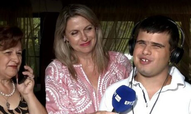 Θεσσαλονίκη: Οι νότες μέσα από τα μάτια της ψυχής - Συγκινεί φοιτητής με προβλήματα όρασης