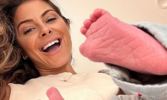 Μαρία Μενούνος: Φωτογραφίζει την δύο μηνών κόρη της με μαγιό