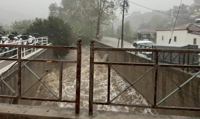 Λέκκας: Πρωτοφανής η μανία της βροχής - Δεν είναι σύνηθες να παρασέρνει τόσα φερτά υλικά