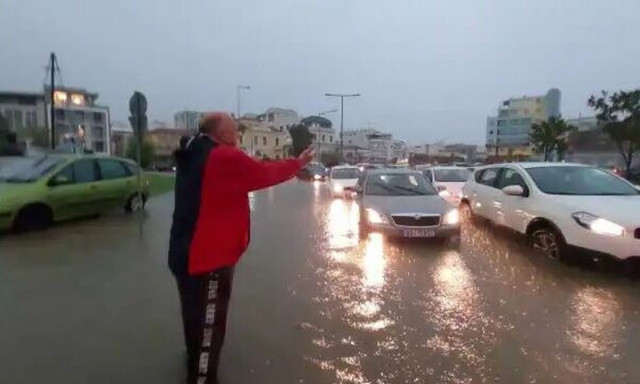 Κακοκαιρία Daniel - Έκκληση Μπέου: «Πού πάτε ρε άνθρωποι - Πηγαίνετε σπίτια σας»