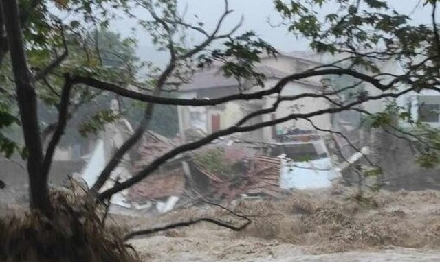 Κακοκαιρία Daniel: Εκκενώνεται το Γηροκομείο του Βόλου – Κατέρρευσε πτέρυγα